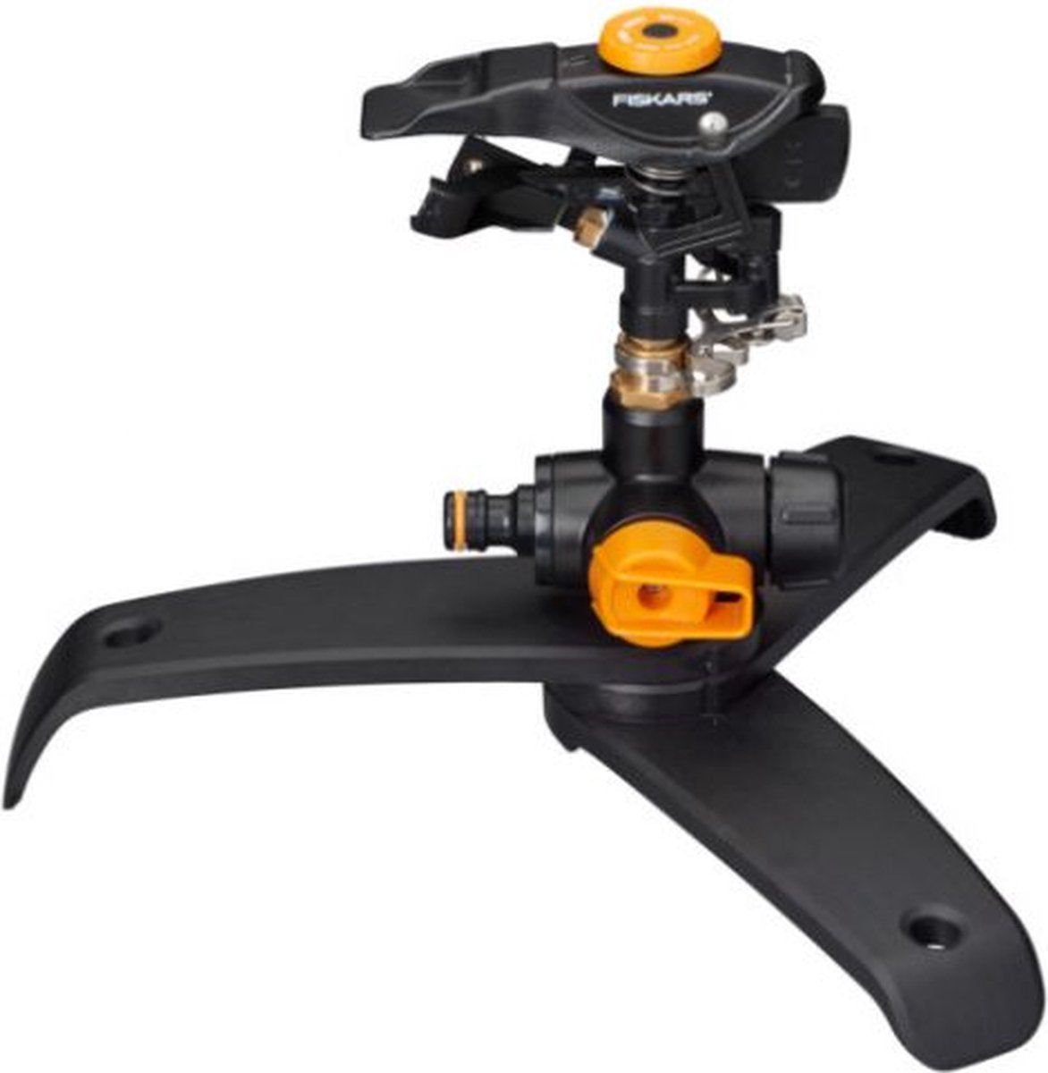 Fiskars sektorsprinkler på stativbase tændt