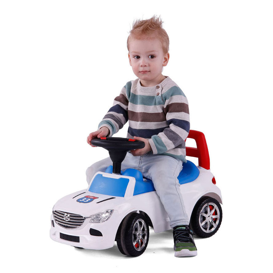 Cavallino trendy gående bil hvid