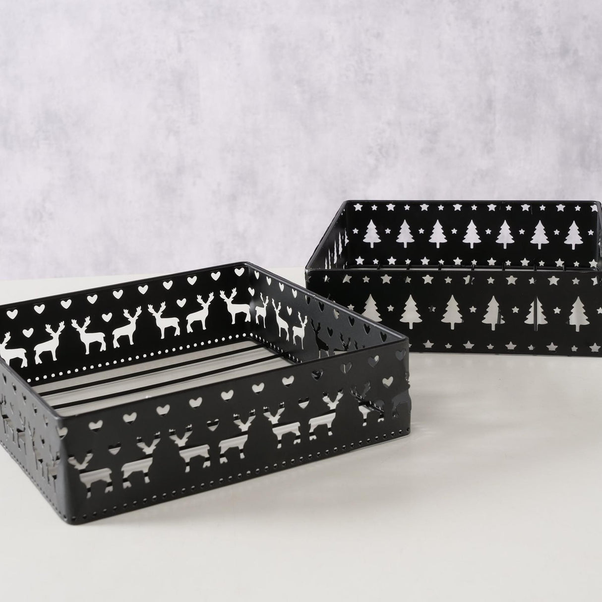 Boltze home servietholder norvag sort metal med dekor af hjorte eller juletræer 18x18cm