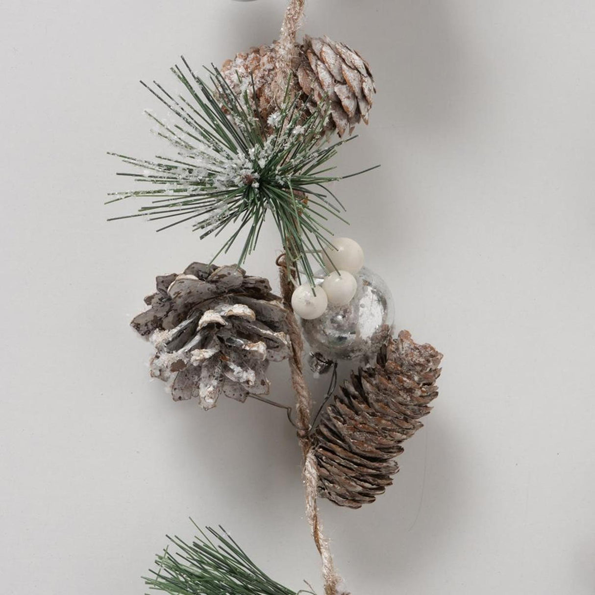 Boltze home guirlande fyrrekogler lopas l120 cm grøn sne