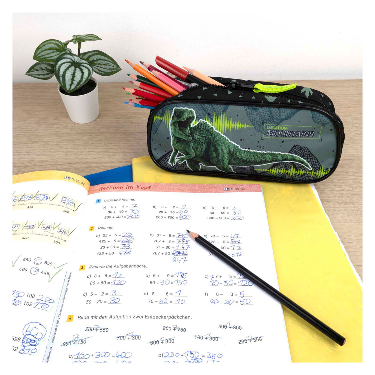 Undercover Jurassic World penalhus