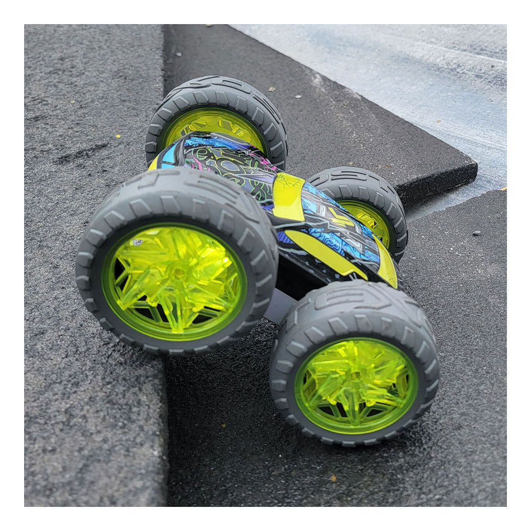 Exost rc 360 cross flash stuntbil grøn 1:18 - blinkende hjul - inkl. genopladeligt batteri - rc bil