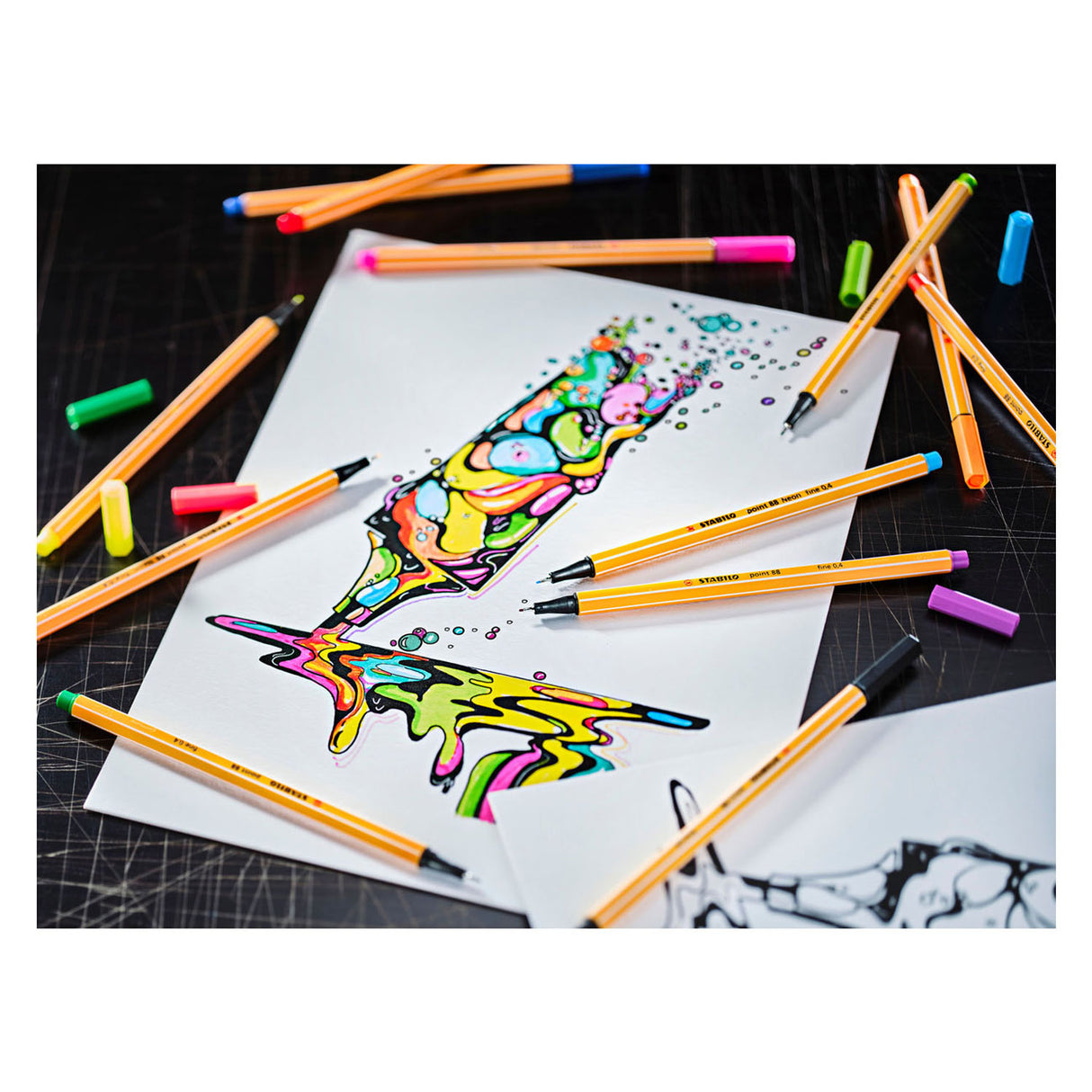 Stabilo point 88 - premium fineliner - fin 0,4 mm - metalkasse med 66 dele - med 65 forskellige farver