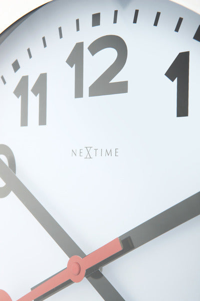 Nexttime station – vægur bordur – 19 cm – børstet aluminium – hvid