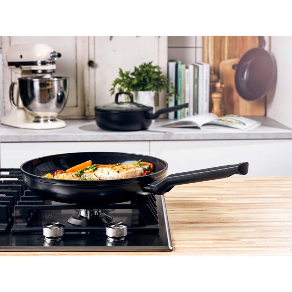 Bk easy induktionsgryde 20cm - pfas-fri non-stick belægning - induktionsstegepande - keramisk pande - ovnsikker op til 160°c - kolde håndtag - sort