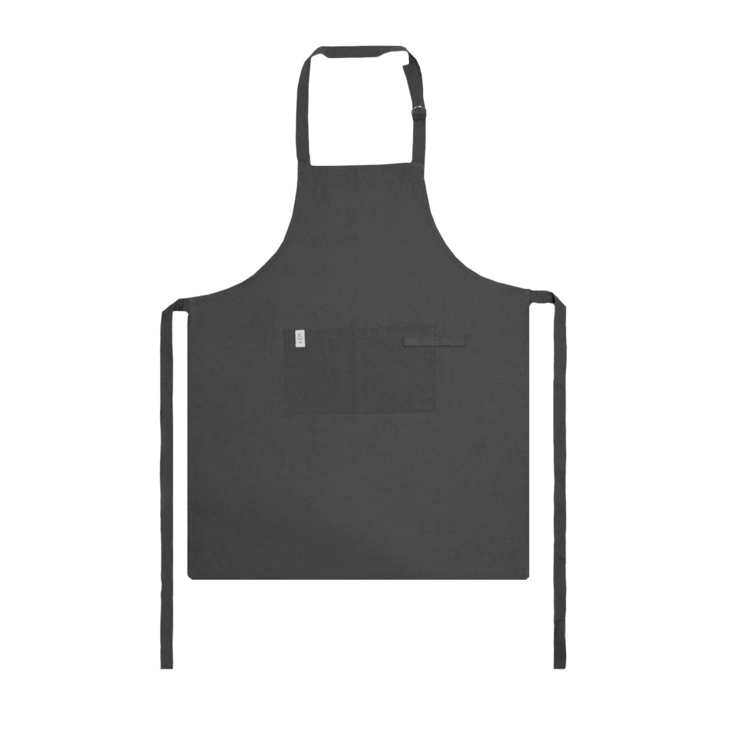 Diverse em short em kitchen off black