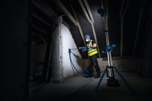 Bosch blå glt 18v-5000 professionel | batteri byggelampe 18v med integreret stativ i æske | uden batterier og oplader - 06019p5000