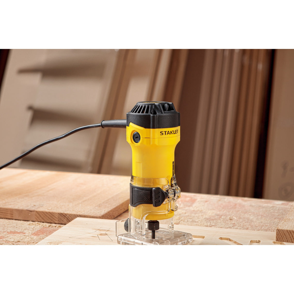 Stanley 550w kantfræser (gul sort)