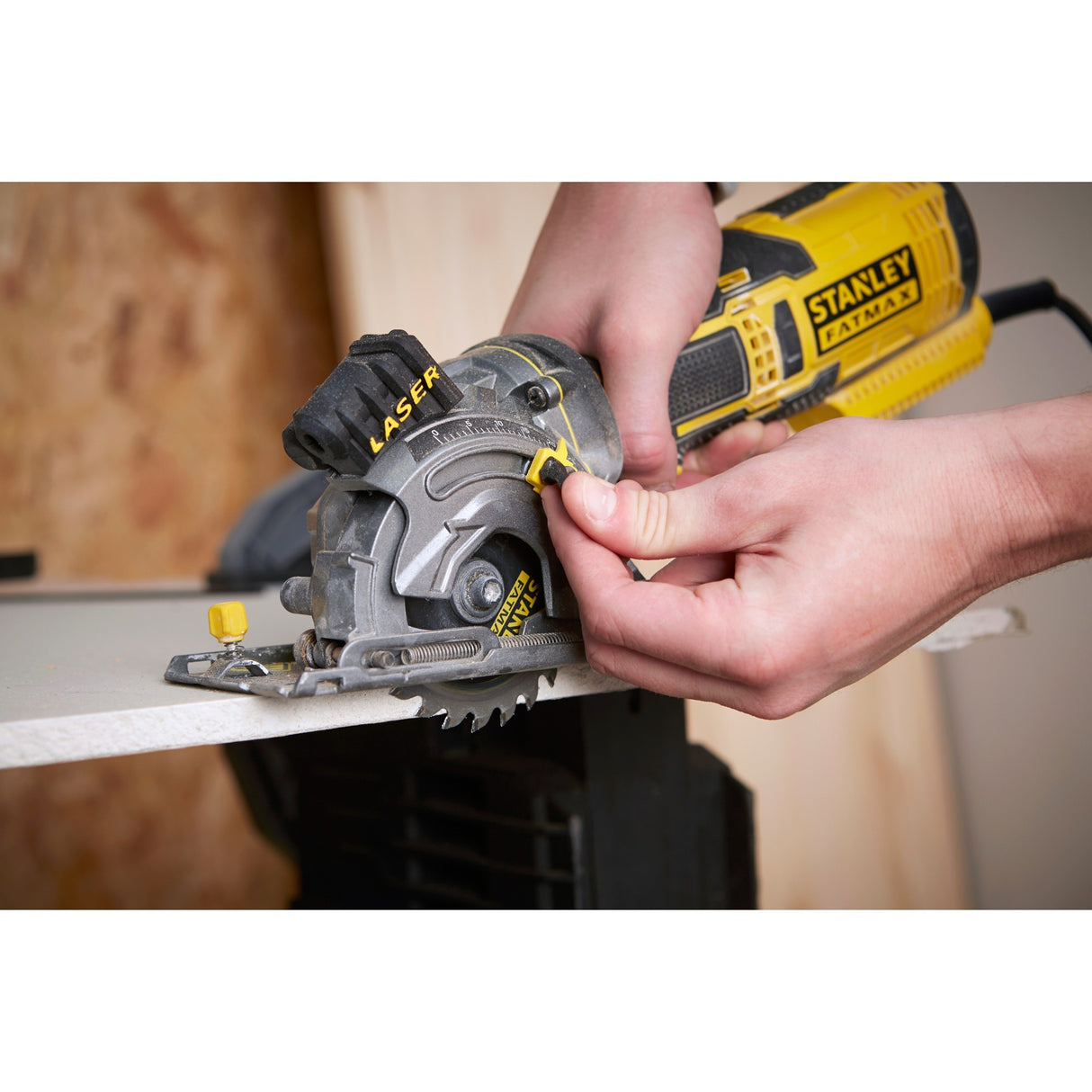 Stanley fatmax 650w multi-materiale sav håndrundsav (gul sort, med etui)