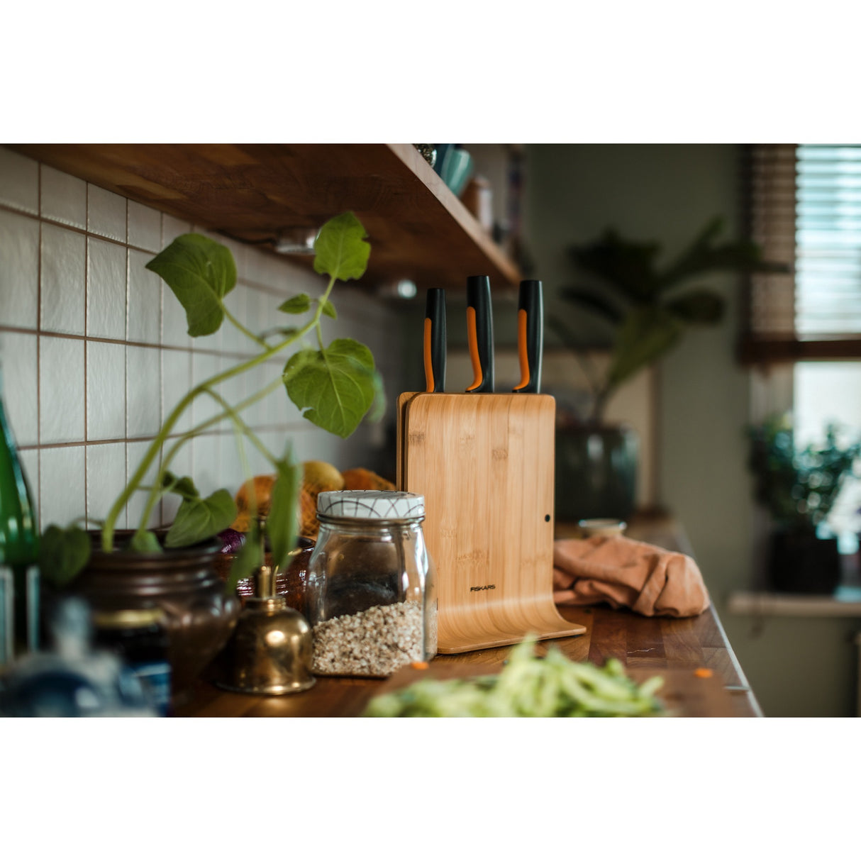 Fiskars bambusknivblok i funktionel form med 3 knive (flerfarvet, japansk rustfrit stål | håndtag med blødt greb)