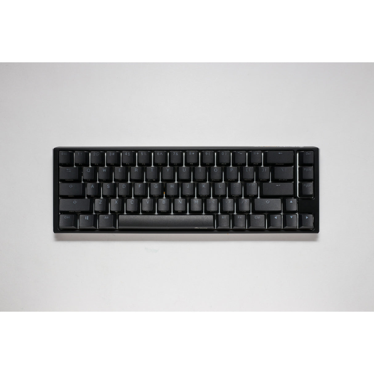 Ducky one 3 klassisk sf rgb mekanisk tastatur (sort, us-layout (qwerty), cherry mx brown, 65%, rgb lysdioder, double-shot pbt, hot-swappable, quack mekanik)
