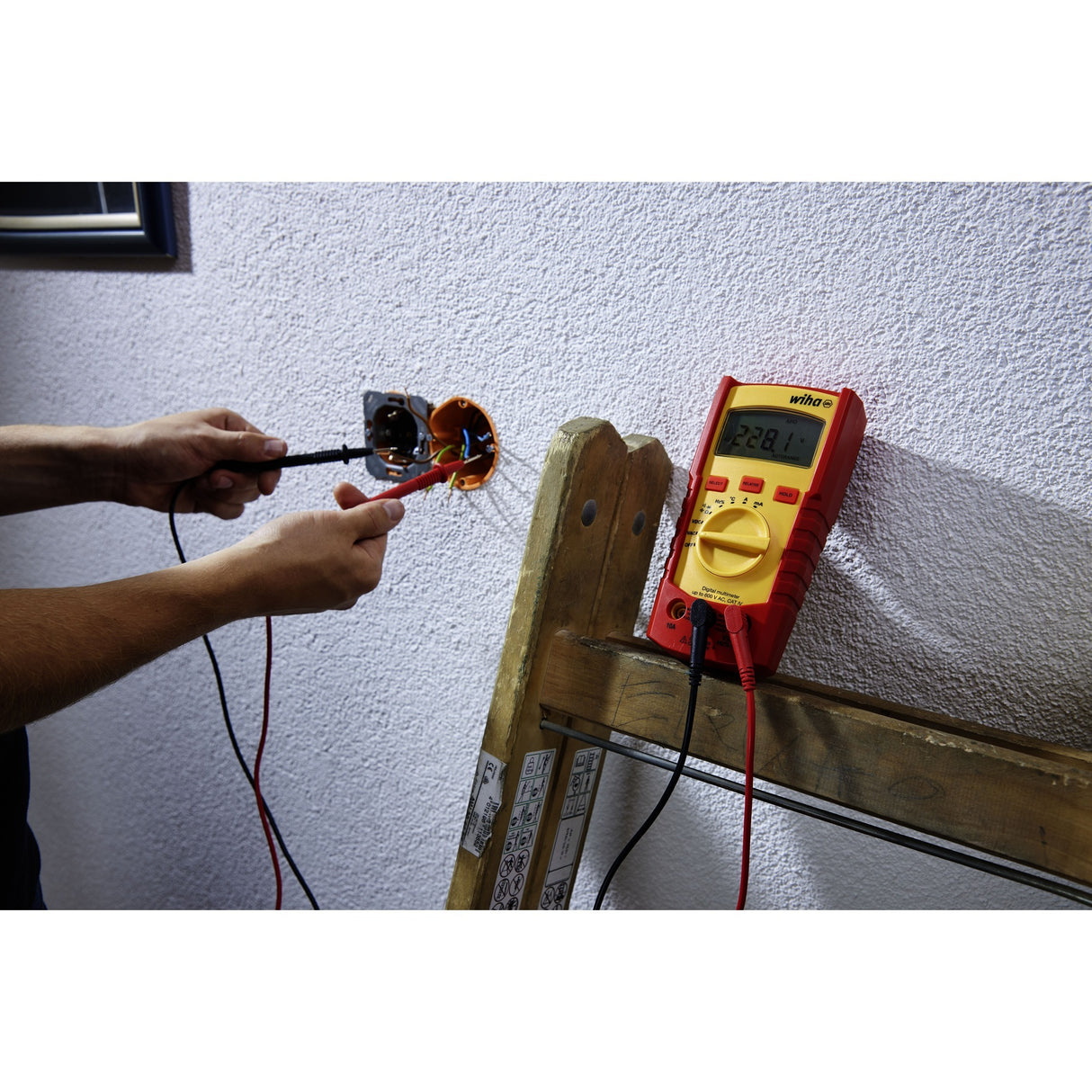 Wiha digitalt multimeter op til 600 V AC, Cat IV måleenhed (rød gul)