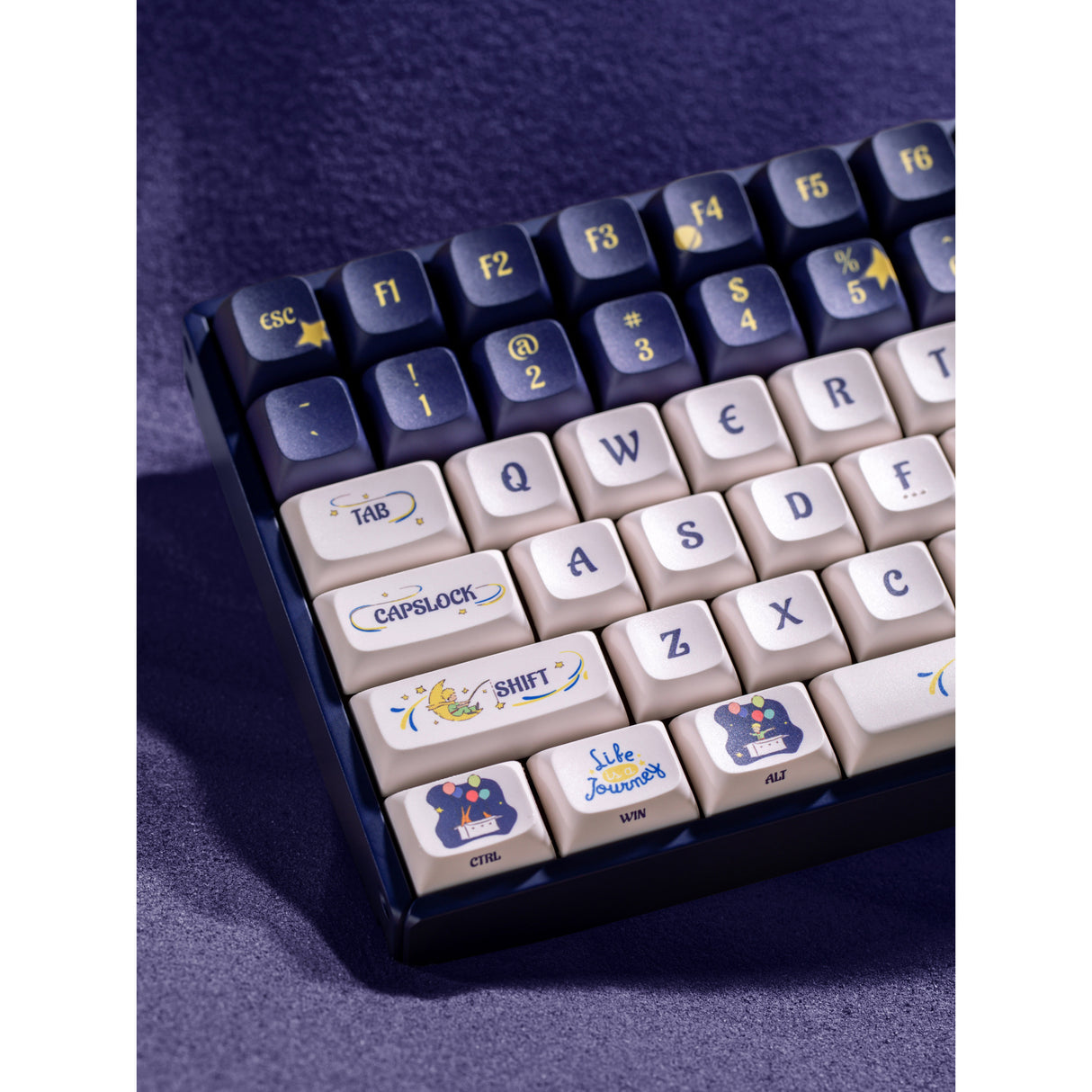 Iqunix F97 Starry Tryst RGB mekanisk gaming-tastatur (mørkeblåt, amerikansk layout (QWERTY), Iqunix Little Prince, 96%, RGB LED'er, hot-swappable, PBT, 2,4GHz | Bluetooth 5.1 | USB-C)