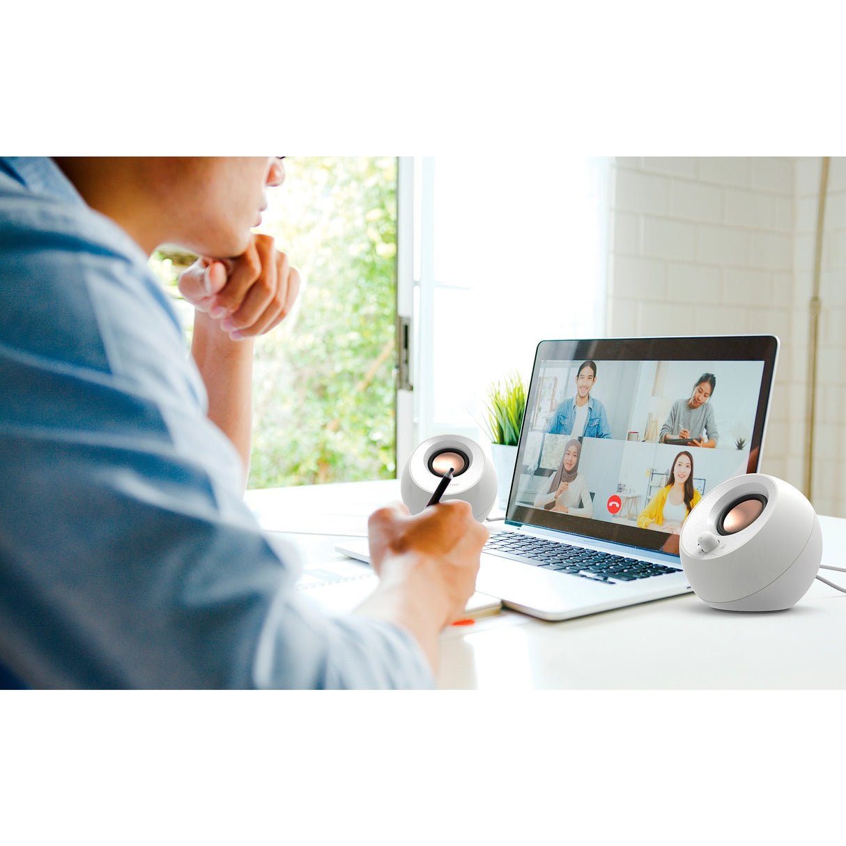 Creative Pebble V3 PC-højttaler (hvid, Bluetooth, USB-C, Aux)