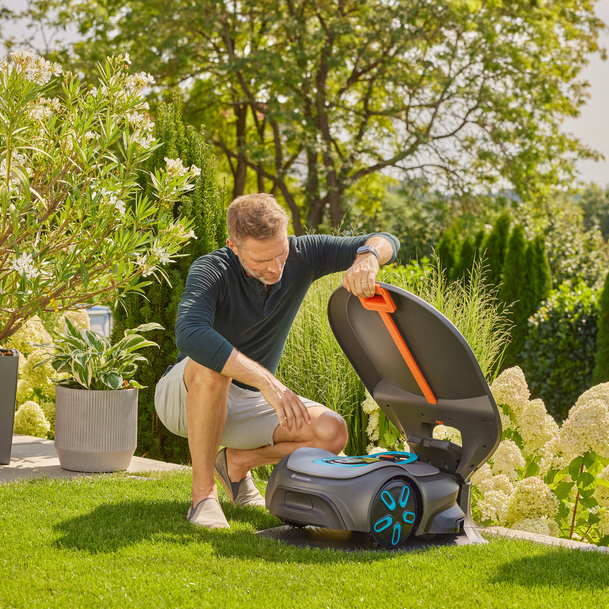 Gardena Sileno robotplæneklippergarage til Sileno Pro Max Free baldakin (grå orange)