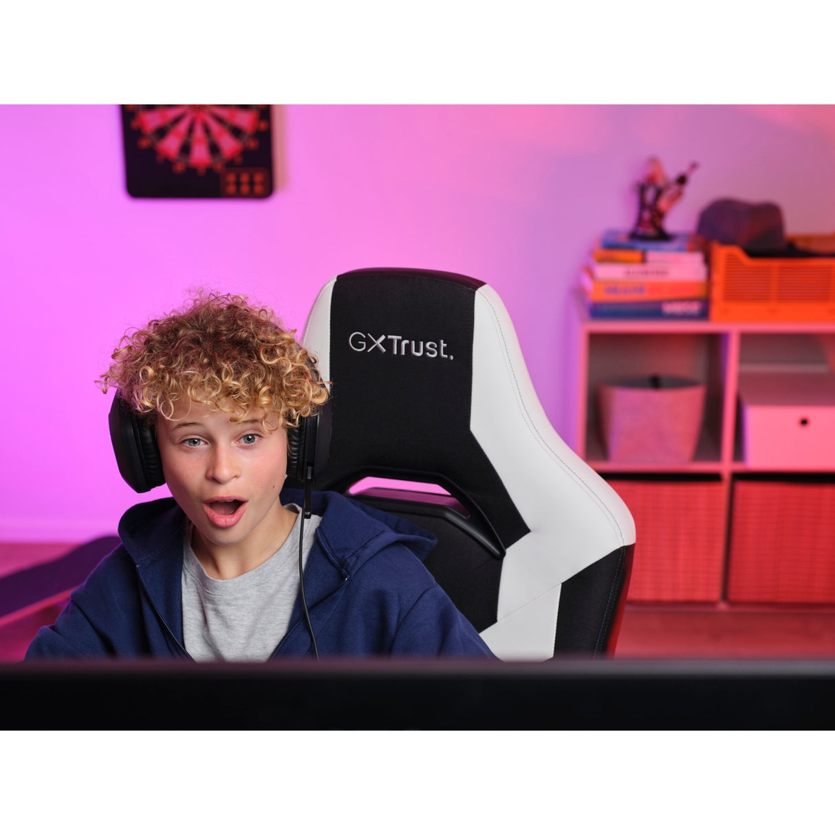 Trust GXT 703W Riye gaming stol (sort og hvid)