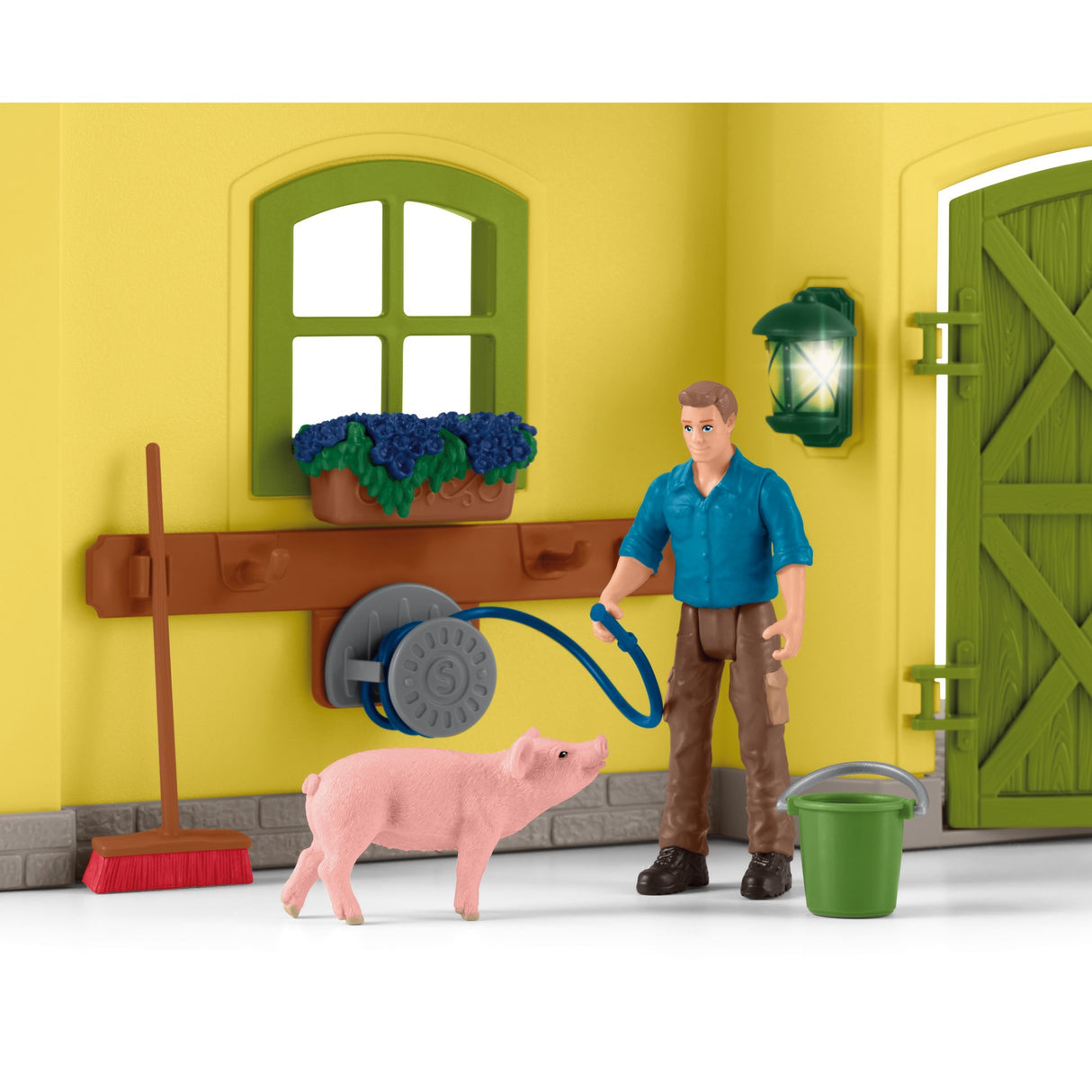 Schleich gårdverden - stor stald, gul spillefigur