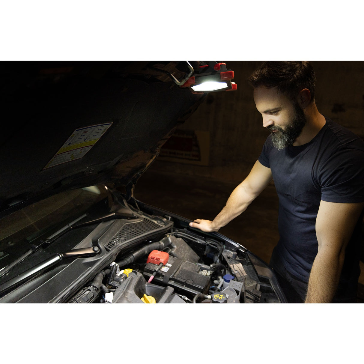 Wiha batterikonstruktionslampe 30w (sort rød, 750-3.000 lm)