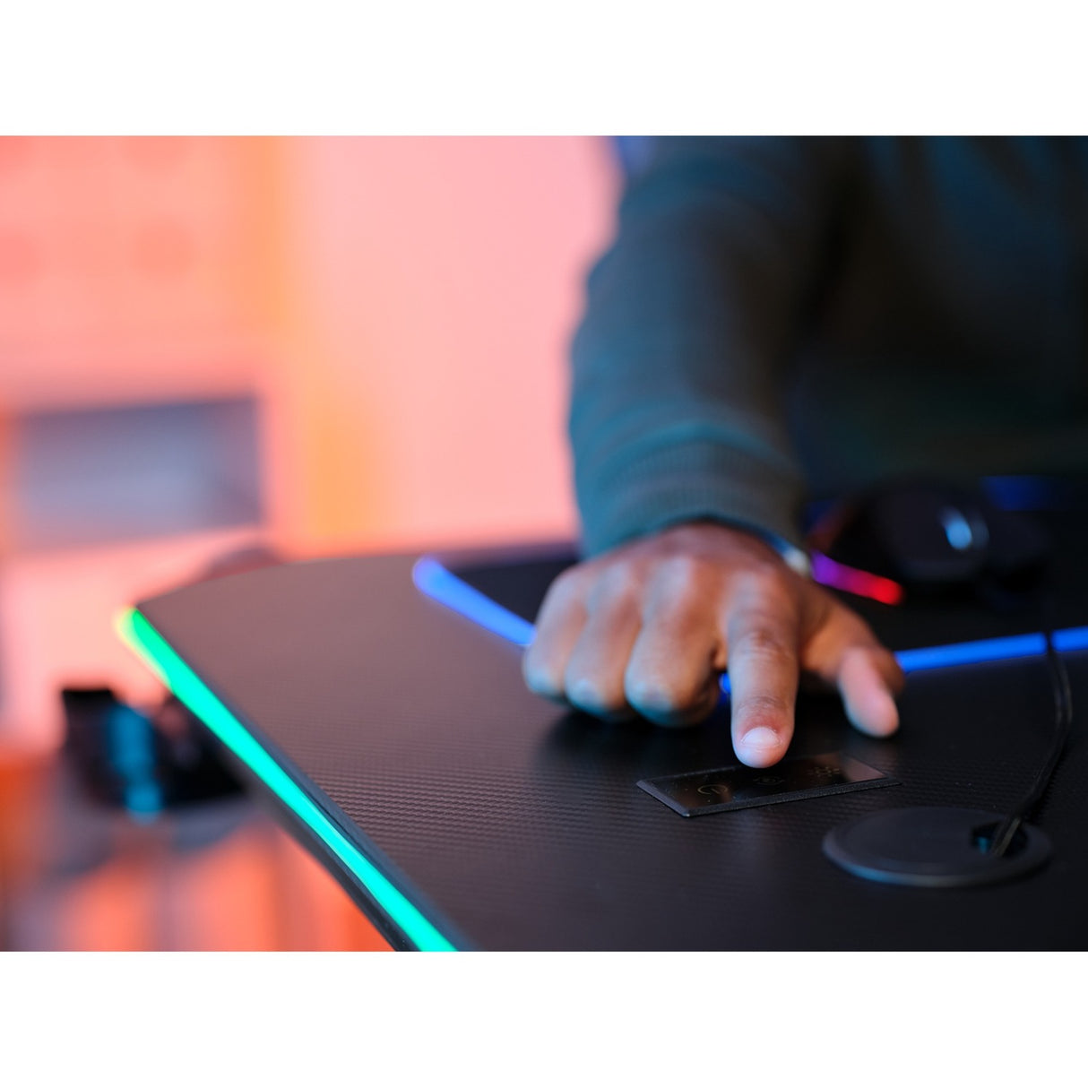 Trust GXT 709 Luminus RGB Gaming Desk Gaming Desk (sort)