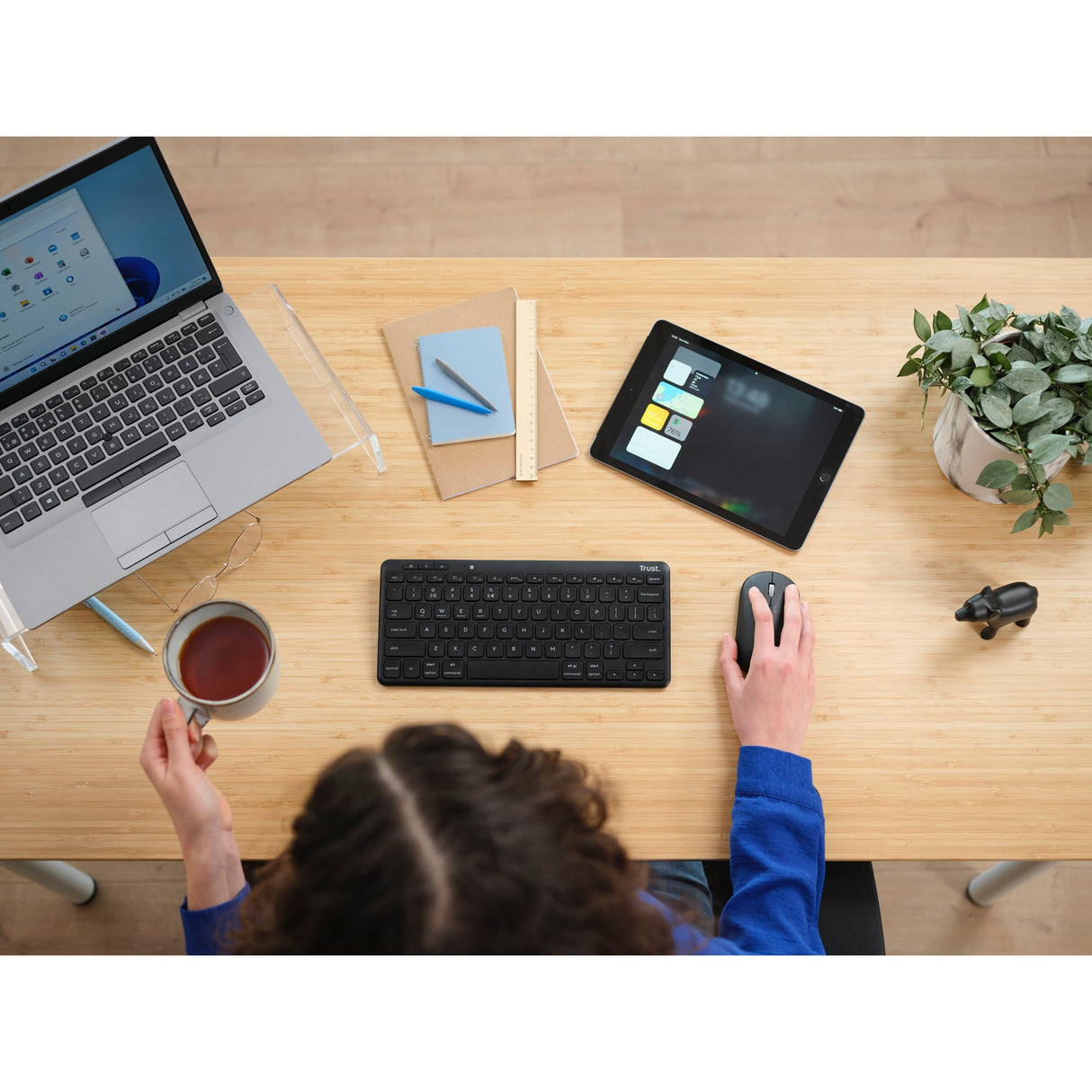 Trust Lyra kompakt trådløst tastatur (sort, amerikansk layout (QWERTY), saksekontakter, 65 %, 2,4 GHz USB, Bluetooth)
