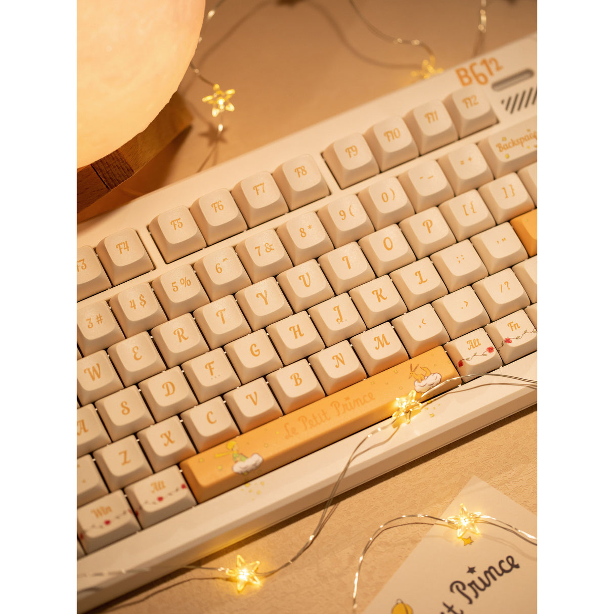 Iqunix zx75 sunset ponder trådløst mekanisk tastatur (lysegult, amerikansk layout (QWERTY), Iqunix silent rose, 75%, RGB LED'er, hot-swappable, double-shot PBT, 2,4GHz | Bluetooth 5.1 | USB-C)