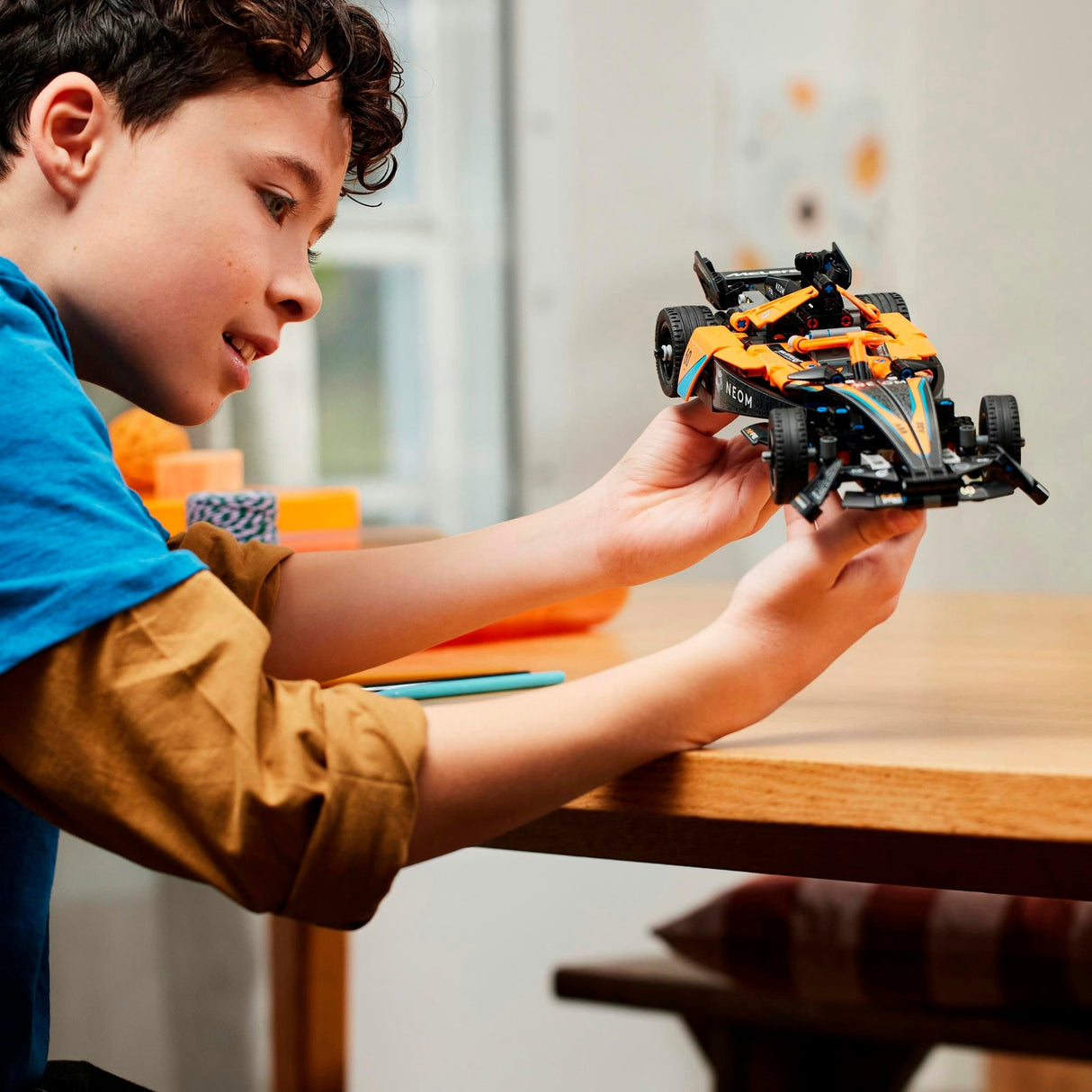 Lego Technic Neom McLaren Formel E racerbil - 42169