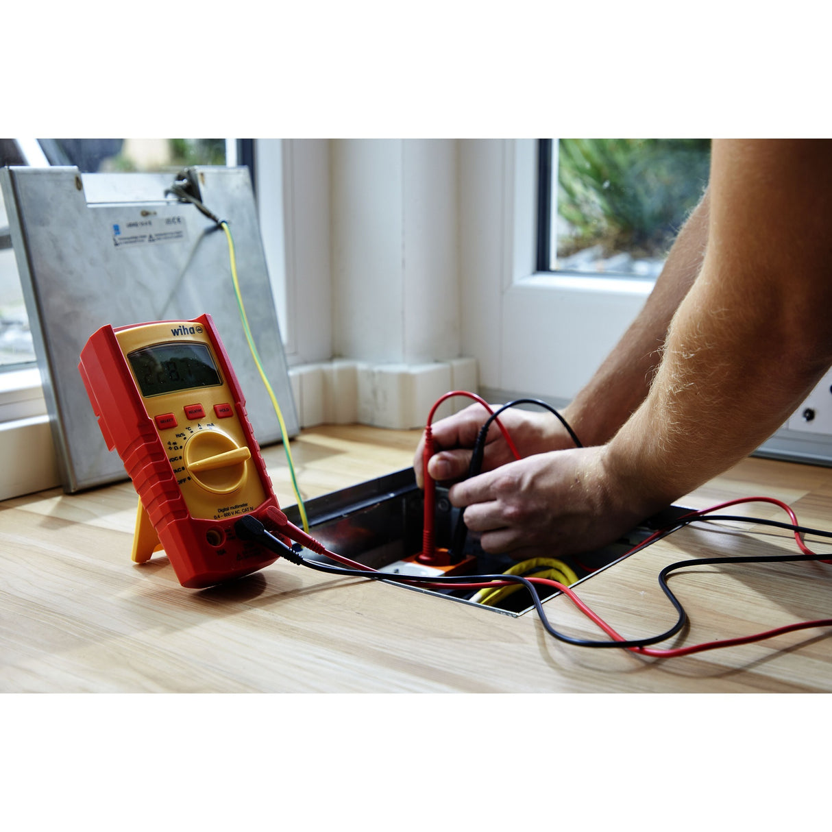 Wiha digitalt multimeter op til 600 V AC, Cat IV måleenhed (rød gul)