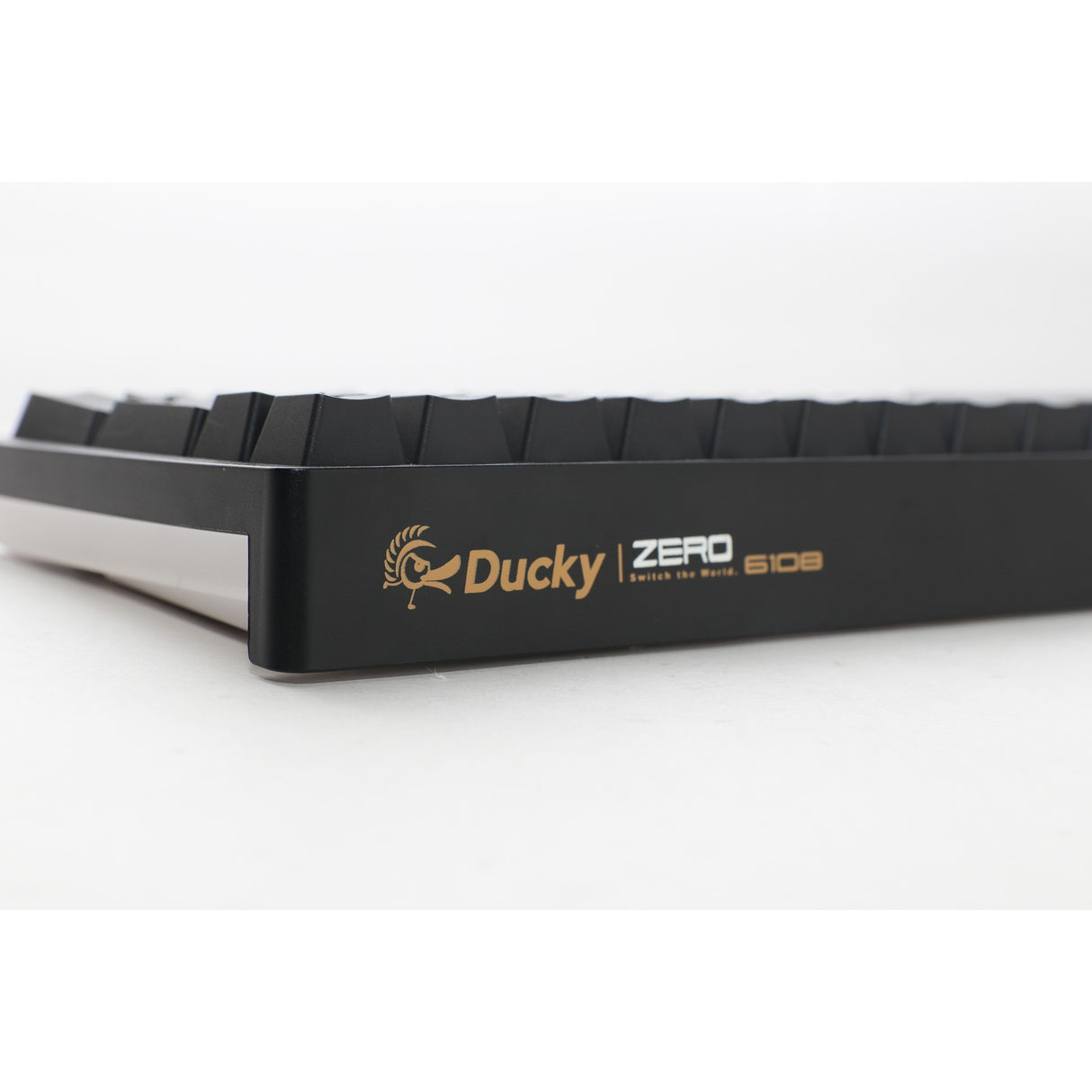 Ducky zero 6108 klassisk sort rgb mekanisk gaming-tastatur (sort, us-layout (qwerty), cherry mx2a speed silver, 100%, rgb-lysdioder, double-shot pbt, hot swap, 2,4ghz | bluetooth | usb-c)