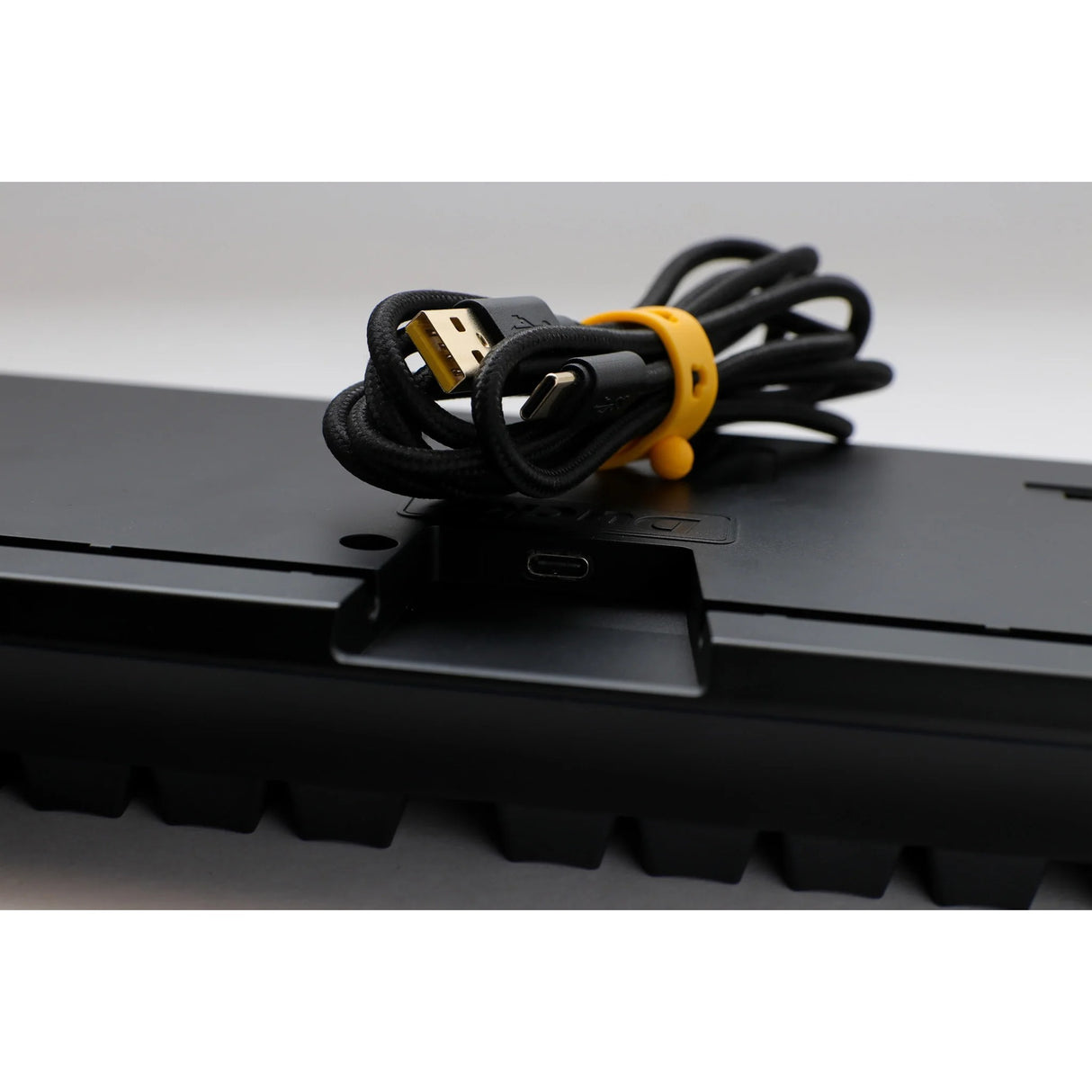 Ducky one 3 carbon black mekanisk tastatur (carbon, us-layout (qwerty), cherry mx brown, 100%, pbt double shot, hot swap)