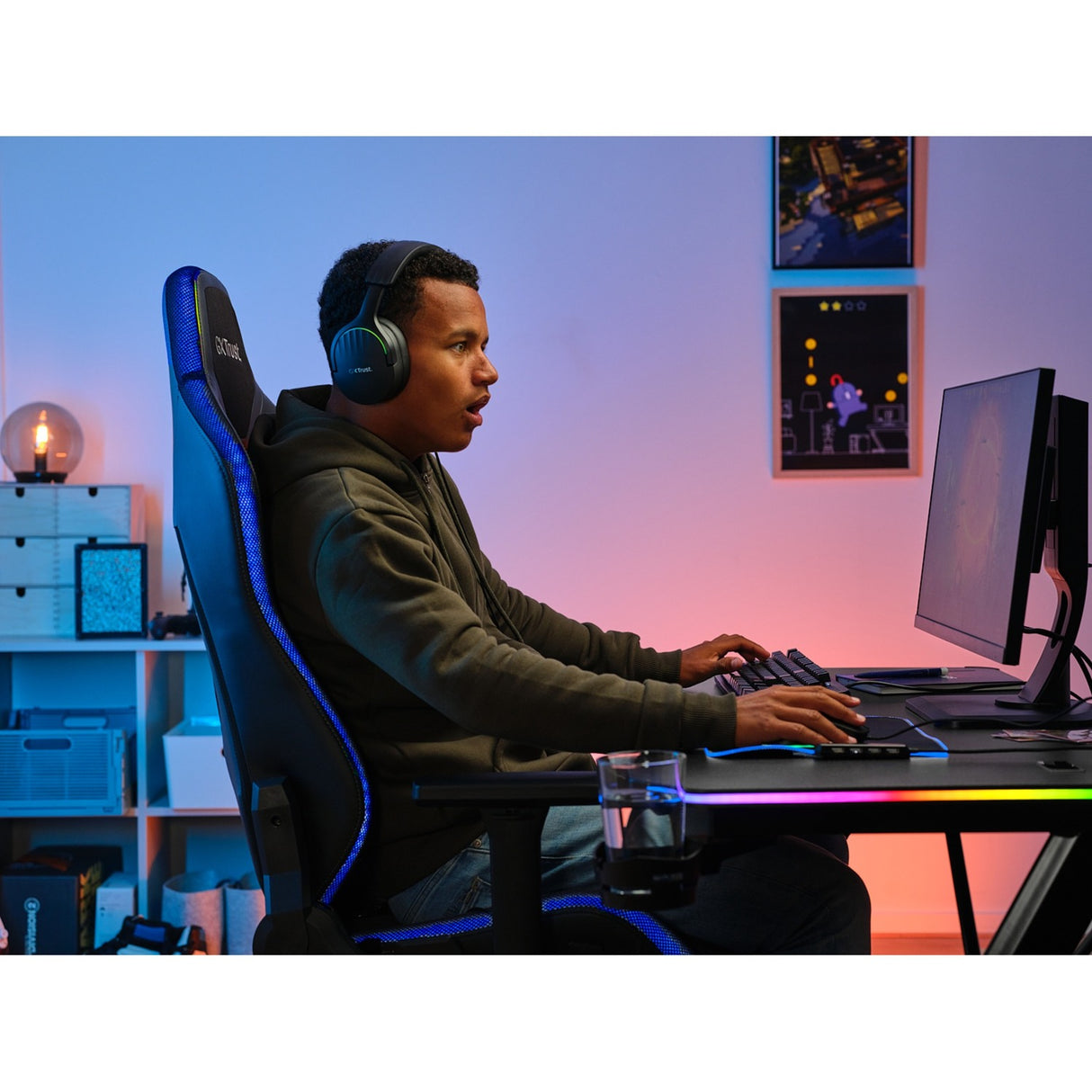 Trust GXT 709 Luminus RGB Gaming Desk Gaming Desk (sort)