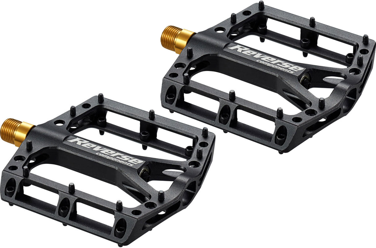 Omvendte komponenter sorte en titanium platform pedaler