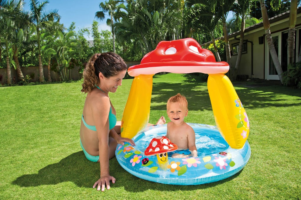 Baby swimmingpool svampe
