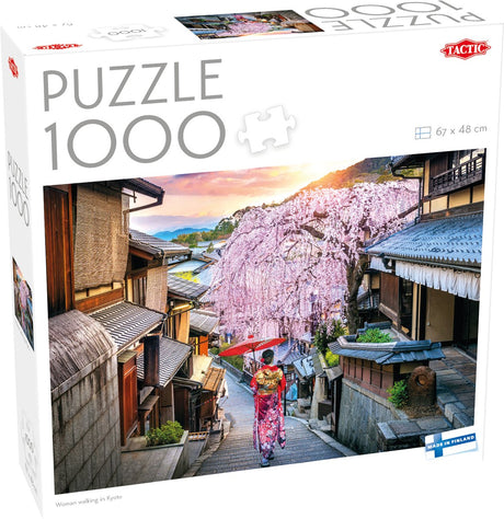 Taktisk kvinde, der går i Kyoto – puslespil – 1000 brikker – traditionel japansk gade – atmosfærisk sakura-blomst – høj skandinavisk kvalitet