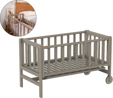 Geuther co-sleeper, forlængerseng, tremmeseng - med hjul - 45x90 cm - babyseng op til 9 kg - massiv bøgetræ - taupe