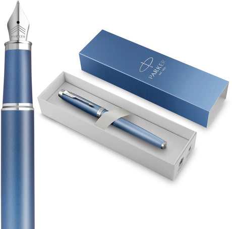 Parker skriver ritualer fyldepen | beroligende blå finish med farvegradient og kromdetaljer | medium nib | blåt blæk | gaveemballage