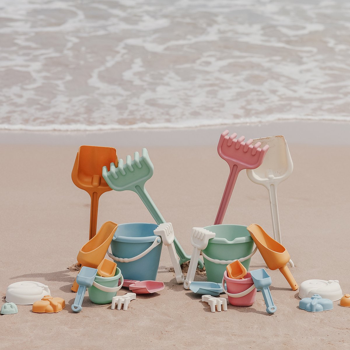 Miniland udendørs øko - sandlegesæt baby - spand, spade, rive og skovl - grøn - 18 måneder