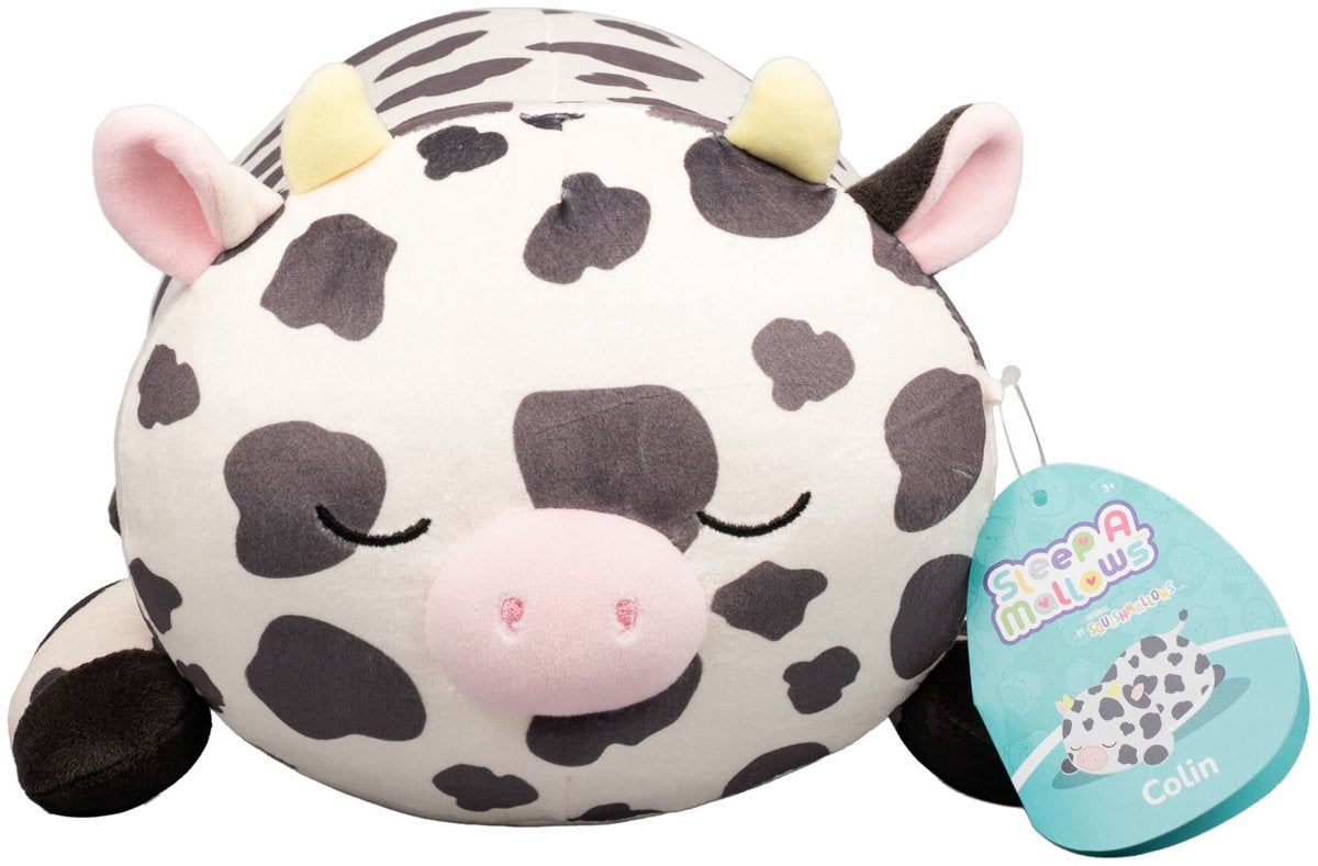Jazwares squishmallows - medium plys (colin - sort og hvid ko med gule horn og lyserød tryne - sleepamallows) - 25 cm plys