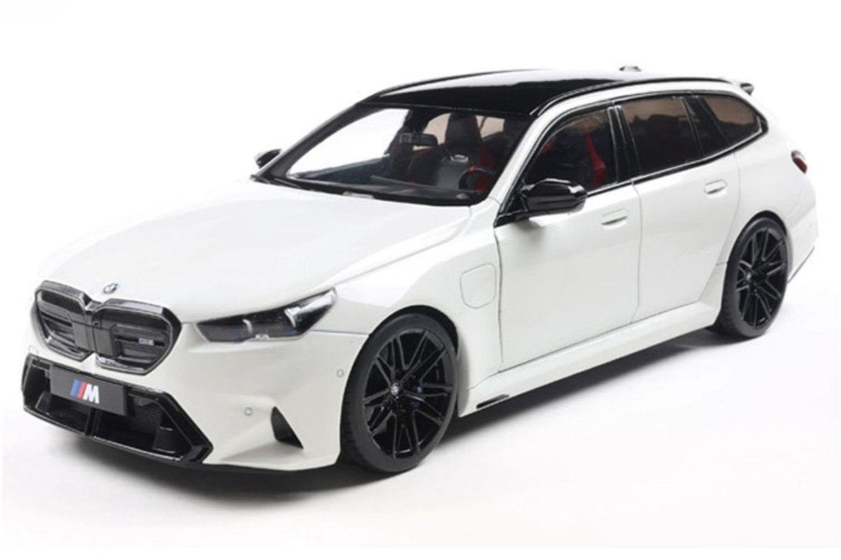 Solido BMW M5 Touring (G99) '24, hvid (Alpine White Solid) skala 1:18
