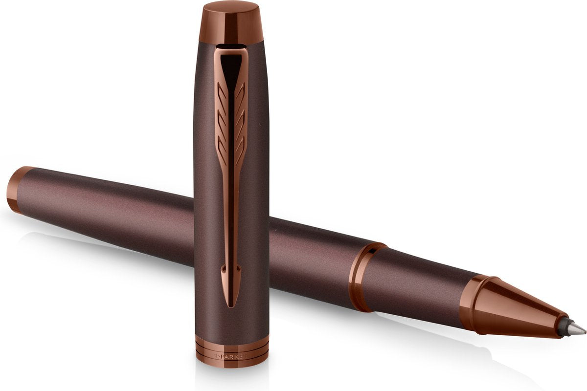 Parker im monokrom rullekuglepen | sort blæk | bordeaux finish og detaljer | fint punkt | med gaveæske