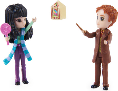 Spin Master Wizarding World Harry Potter - Magical Minis actionfigur sæt med Cho Chang og George Weasley med 2 dukketilbehør