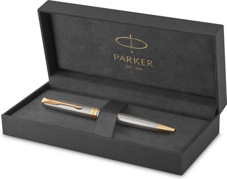 Parker sonnet kuglepen - medium spids - sort blæk - rustfrit stål med guldkant - inkl. gaveæske