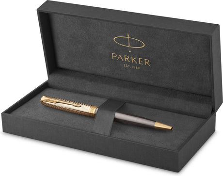 Parker sonnet pioneers kollektion kuglepen | grå lak med guldhætte og detaljer | mellempunkt | sort blæk | med gaveæske