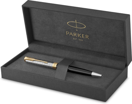 Parker sonnet kuglepen | messing + uigennemsigtig sort lak | medium spids med sort blæk | gaveæske