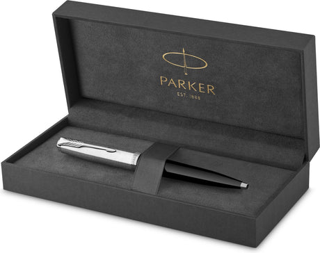 Parker 51 kuglepen | sort hus med kromfinish | medium punkt med sort blækfyldning | gaveindpakning