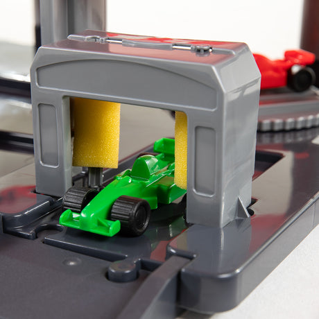 Cavallino stor 4-etagers parkeringsplads med biler
