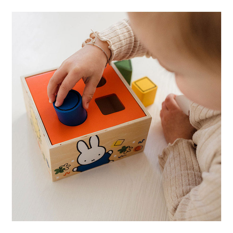 Bambolino Miffy sorteringsmaskine i træform. 3+