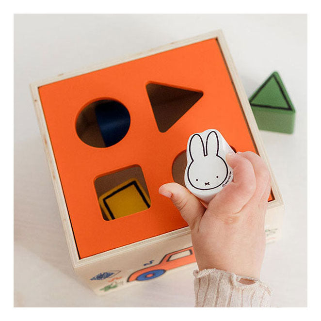 Bambolino Miffy sorteringsmaskine i træform. 3+