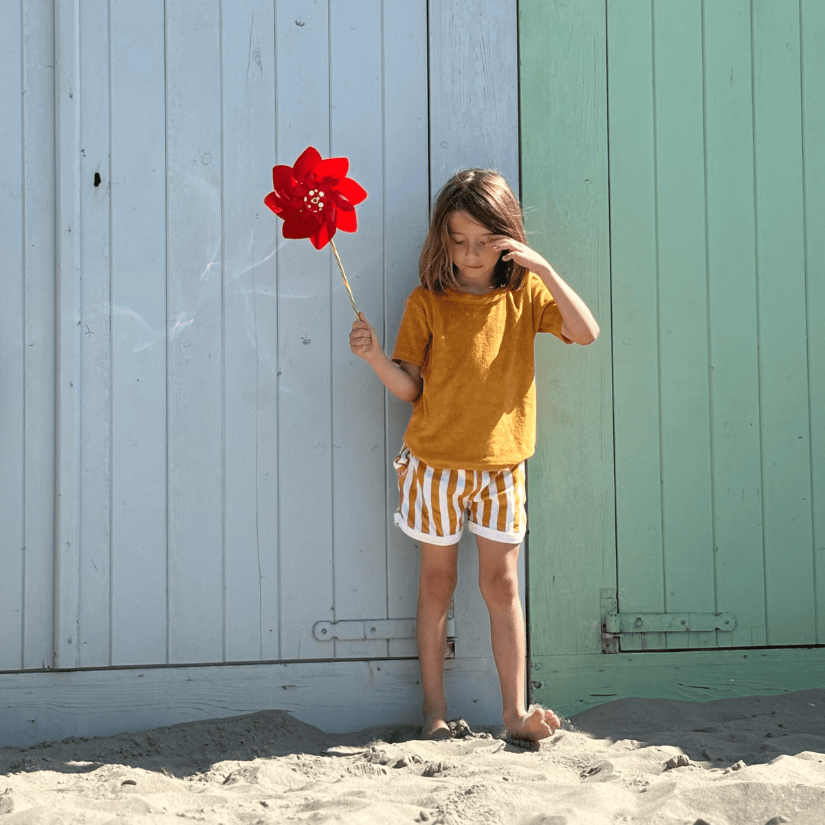 Flow | gule og hvide drenge sætter strand – terry