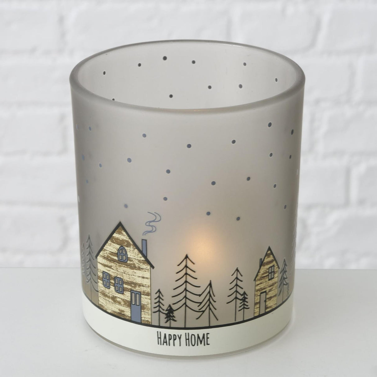 Boltze home fyrfadsstager i glas homewood sæt af 2 stykker med et billede af huse - h8,5cm dia 7cm og h10cm dia 9cm