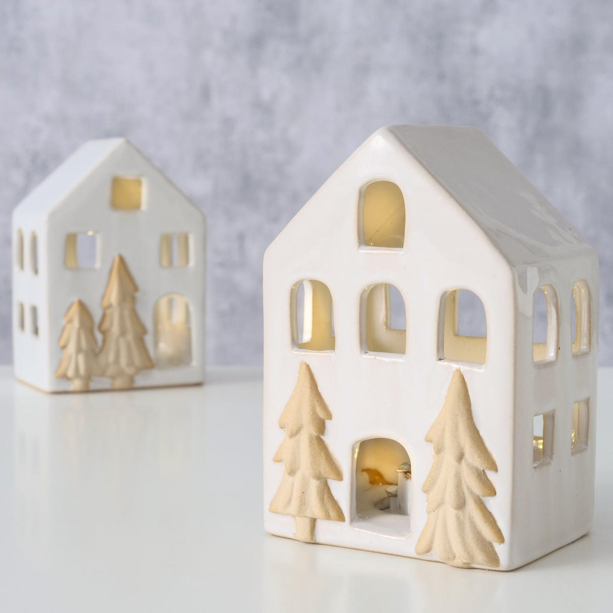 Boltze home deco hus slotsporcelæn med LED h10,5cm (ekskl. 3x LR44 batteri)